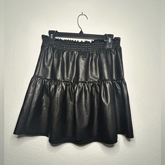 Laundry by Shelli Segal Smocked Waist Faux Leather 2 Tier Mini Skirt - Picture 5 of 5